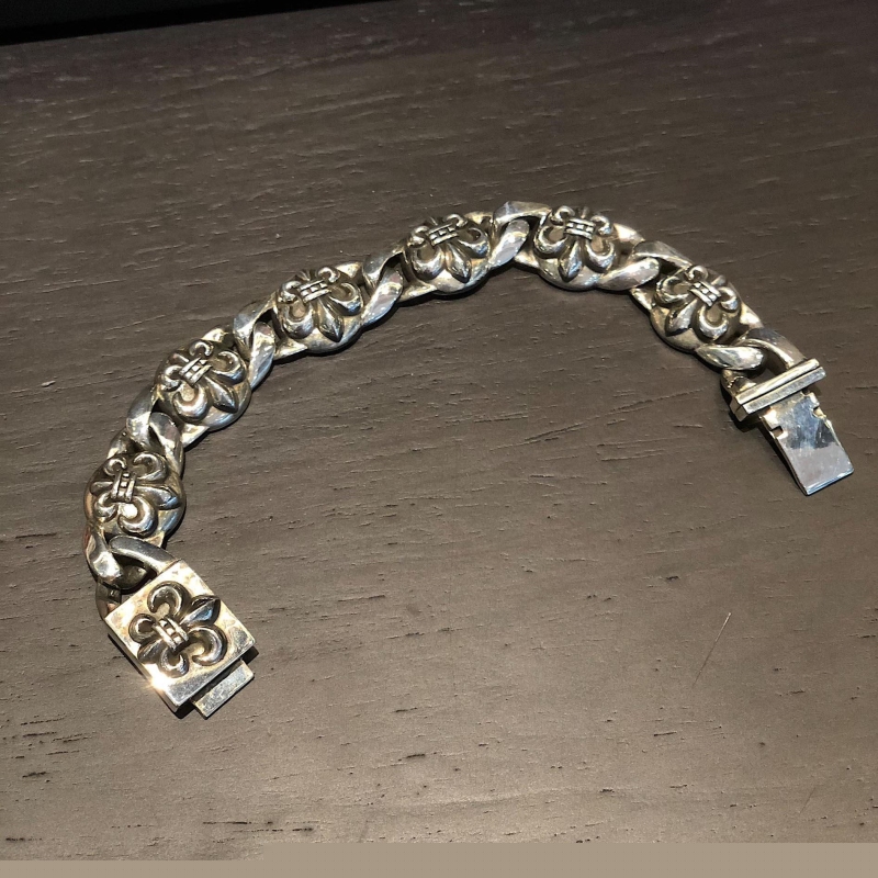 Ch**me He**ts bracelets